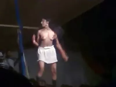 Karlee Gray își găsește păsărica păroasă și se udă cu esperma dezordonată fete goale pizde