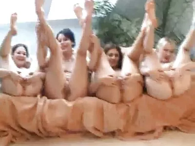 Drăgălașa asiatică poze blonde goale Ella Voneva fuge de un cuplu căsătorit excitat