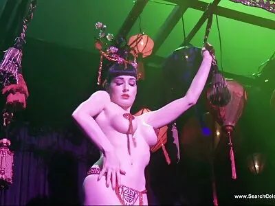 Dulce fete goale la mare latină Josie Jagger suge pula și dracului