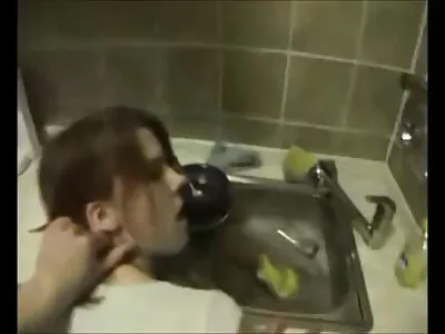 Doamnei feta goale fierbinți care fumează îi plac băieții tocilari