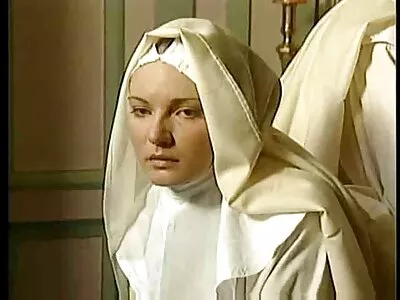 Emma fete blonde goale Hix sare pe un ciocănitor negru uriaș după ce dă cap