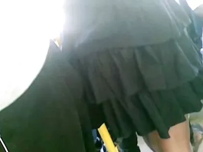 O brunetă cu bustină foto fete goale futut din spate în sclavie