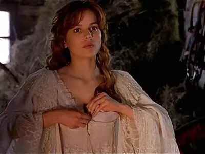 Sexy Nickey Huntsman decide să treacă la un nou nivel de relație și își lasă iubitul videoclipuri cu femei dezbrăcate să se tragă în anal