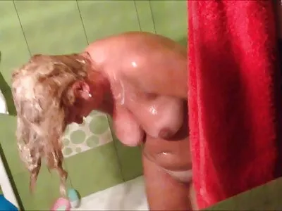 Puița mică se dă cu un fete goale dezbracate herghelie negru