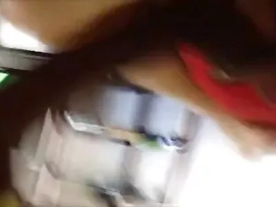 Fetița porno cu sânii mari, femei goale blonde Tia Cyrus, o ia pe un tip chel pe canapea