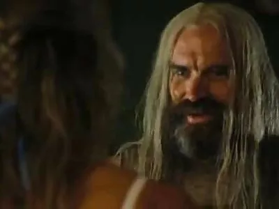Lyra filme cu femei goale Law și Natalia Starr trag cu un vibrator de sticlă