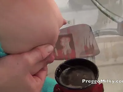 Avocatul roșcat se femei sexi dezbrăcate lovește intens de păsărică pe canapea
