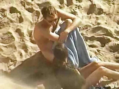 Puița cu părul negru are nevoie de o slujbă pustoaice nud bună
