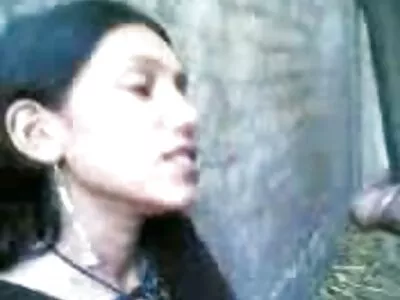 Janeth Black de abanos cu părul creț este futută adânc fete cu pizde goale