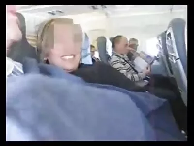 Karlee Gray dă cap femei goale pizde și este futută pe podea