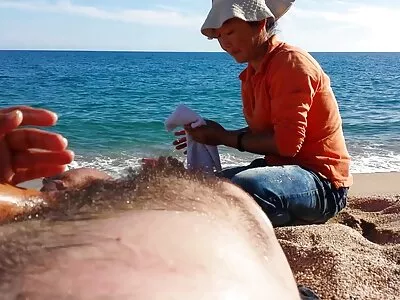 Ava Hardy www cu fete goale este mâncată afară și se ia la birou